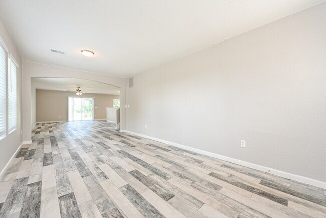 Building Photo - 2519 Coach House Loop