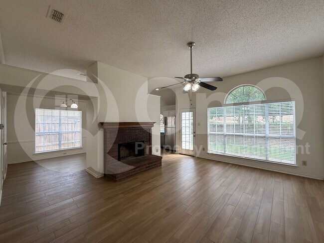 Building Photo - 1206 Hyde Park Dr