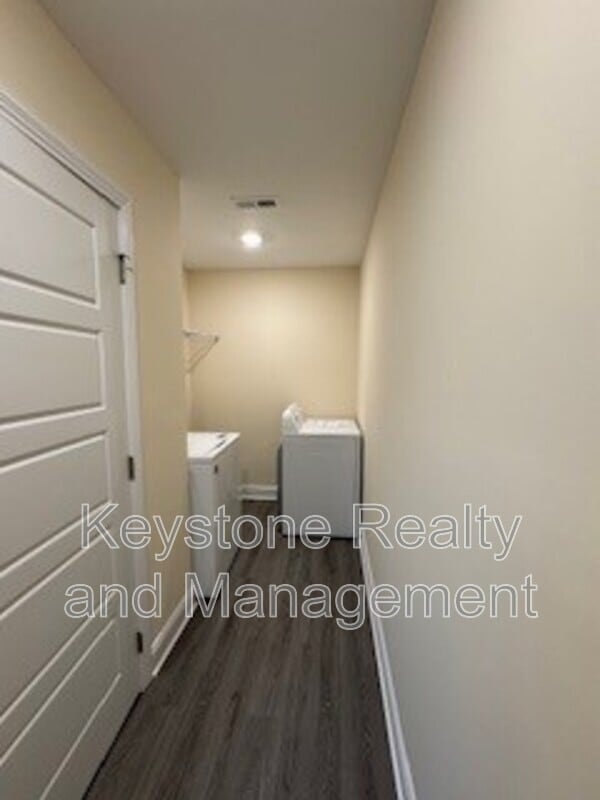 Building Photo - 304 Jennifer St