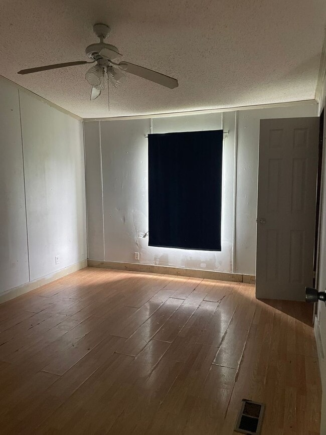 Building Photo - 5 Bedroom, 3 Bath 2,128 sq ft Doublewide T...