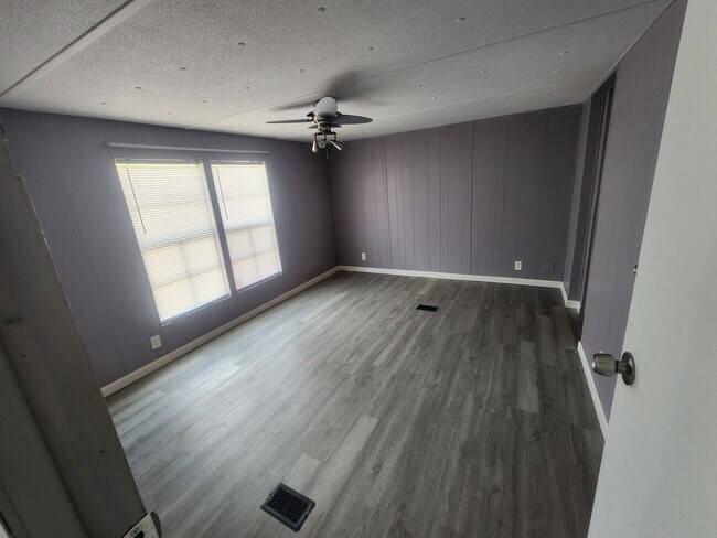 Building Photo - 3 Bedroom, 2 Bathroom Rental NOW Available!