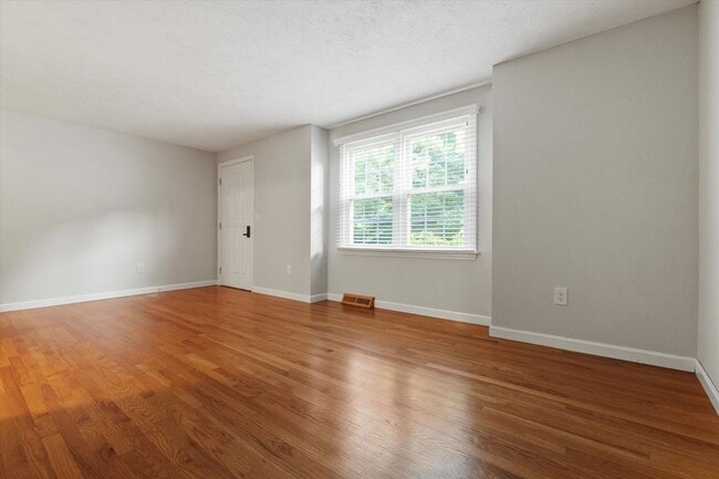 Building Photo - 6 Lochmere Ln