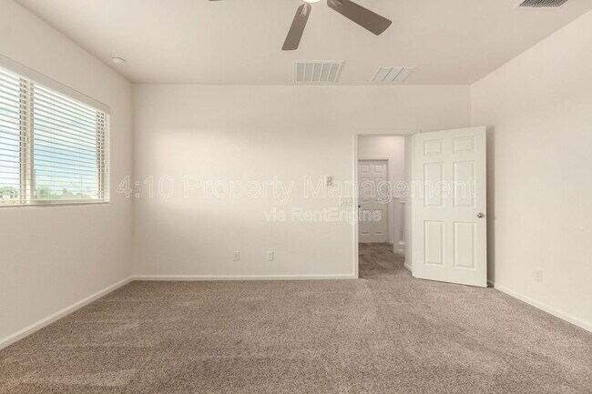 Building Photo - 5216 S 16th Pl