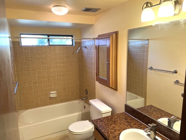 Building Photo - 11585 SW Settler Way