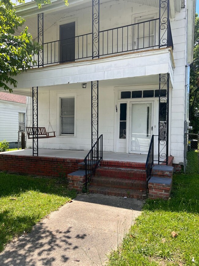 Building Photo - Four Bedroom One & Half Baths House