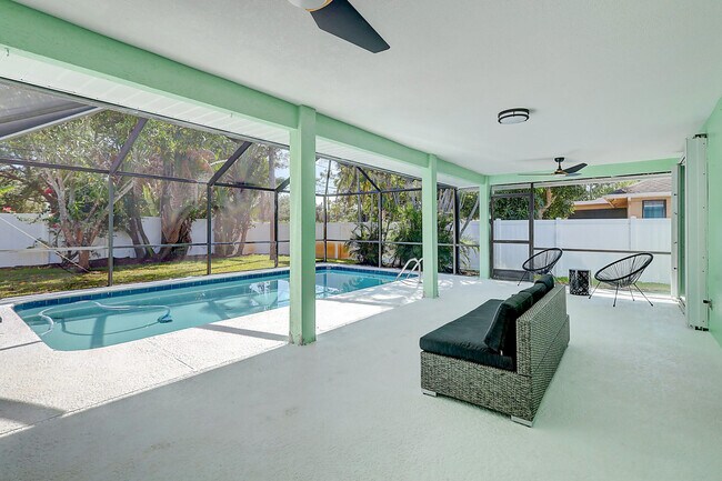 Building Photo - 238 SW Grove Ave