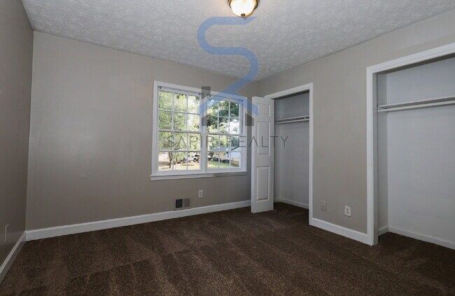 Building Photo - Move in before October 15th and get a $250...
