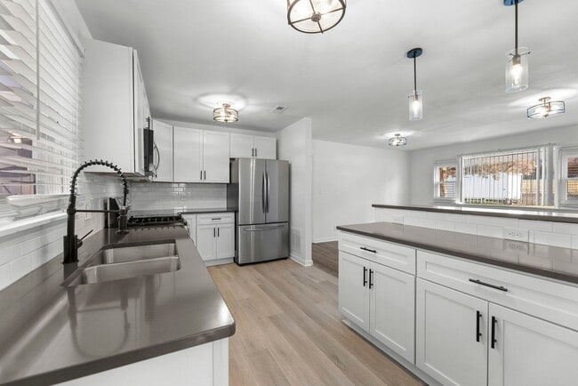 Building Photo - Newly Renovated Home - Steps Away from KU Med