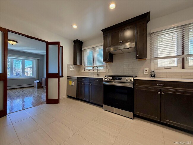 Building Photo - 86-79 Palo Alto St