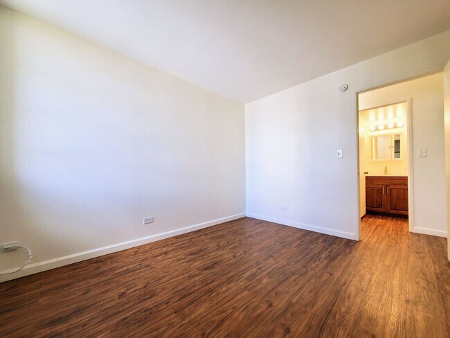 Building Photo - Available now | 2 bedroom, 2 bathroom cond...