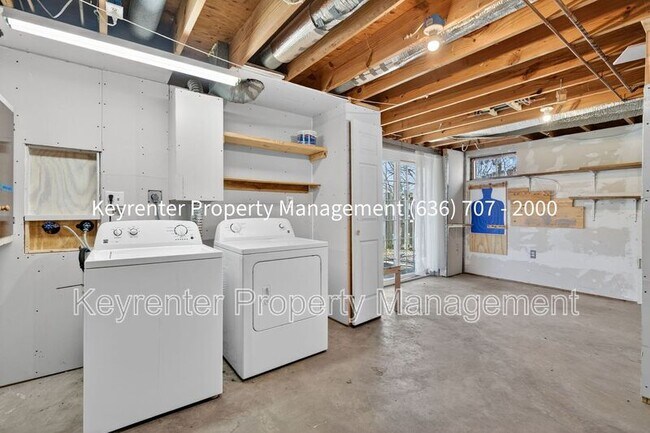 Building Photo - 971 Whispering Ridge Ln