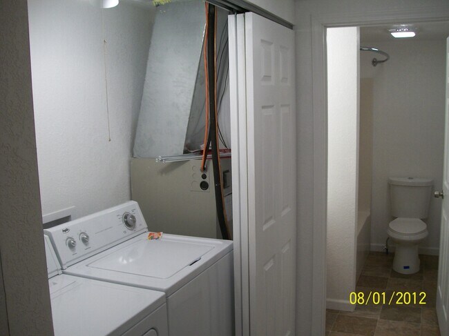 Building Photo - 805 S Osteopathy Ave