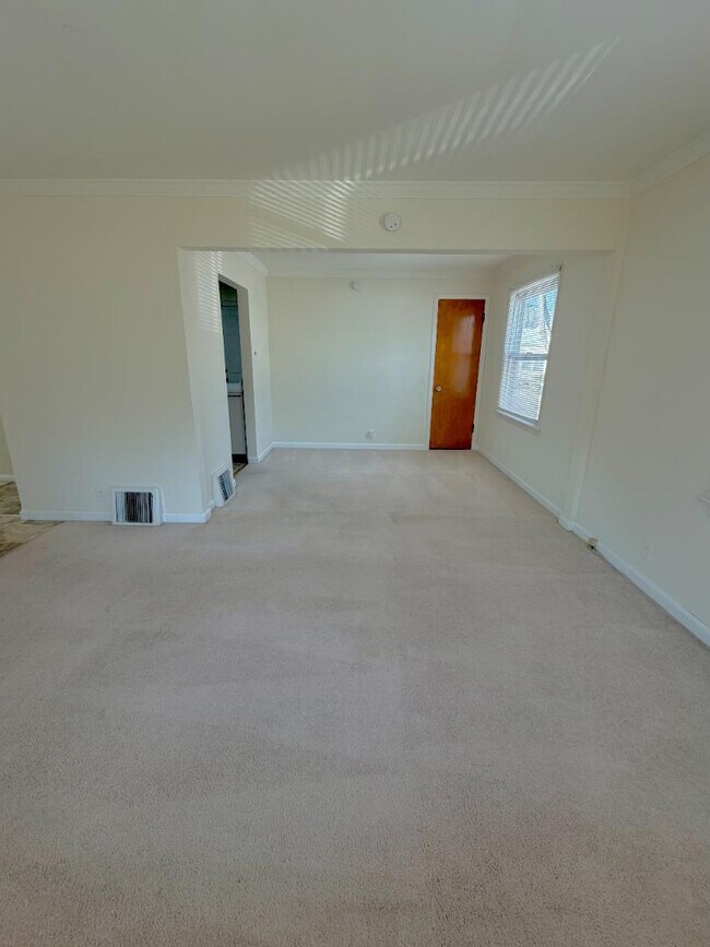 Building Photo - 1215 Bliss Dr