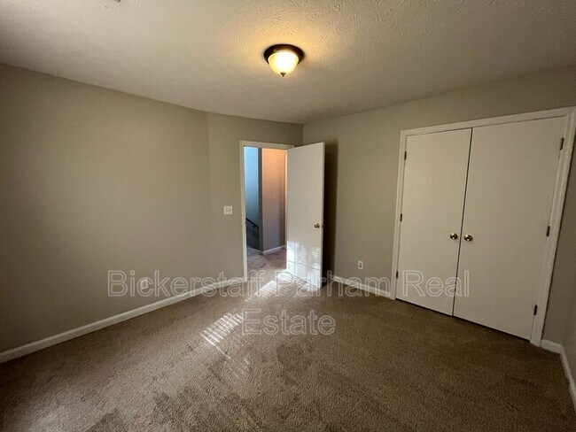Building Photo - 5247 Crystal Ct