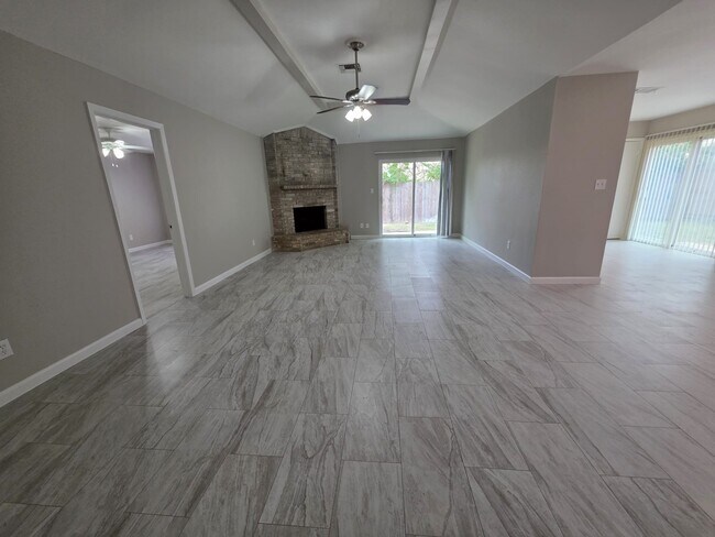 Building Photo - 6607 Pouter Dr