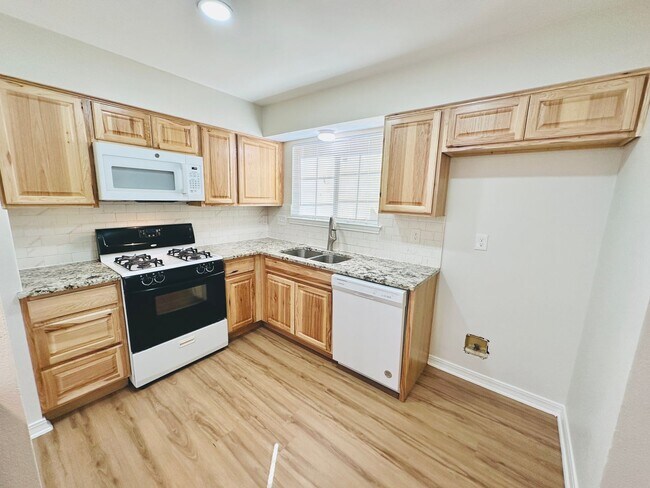 Building Photo - MOVE IN SPECIAL!!! - Updated 3-Bed Home wi...