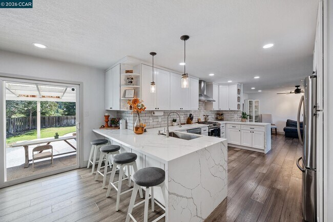 Building Photo - 1208 Roseann Dr