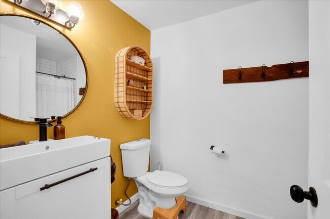 Building Photo - Stunning 3 Bedroom 2 Bathroom Home in Yucc...