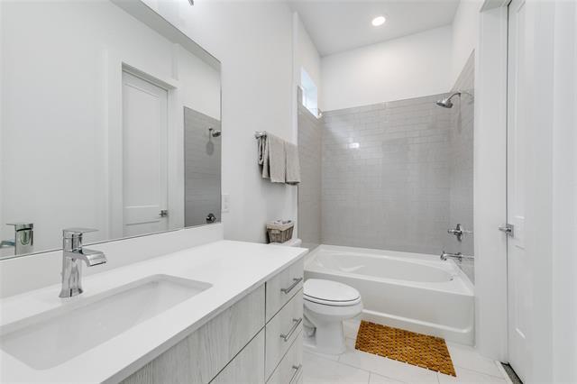 Building Photo - 4205 Roseland Ave