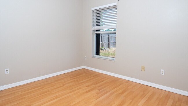 Building Photo - 3309 SW Frankford St