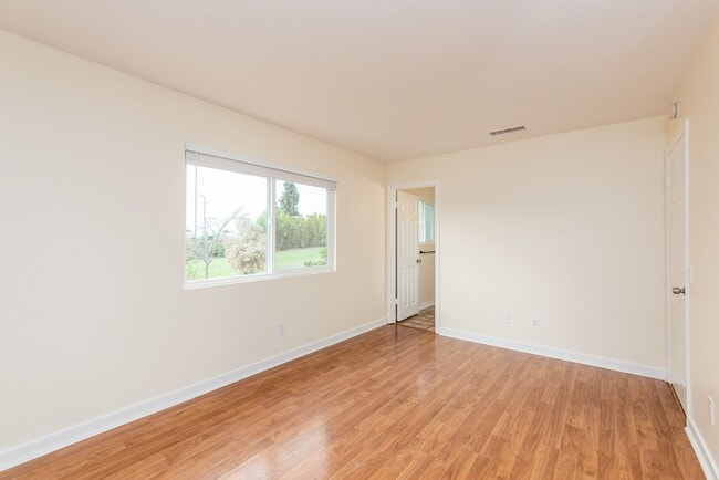 Building Photo - 3bd/2ba Single Story Vista Home With A/C