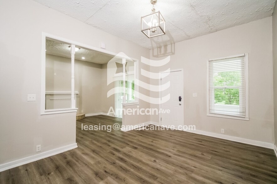 Building Photo - 520 N Gladstone Ave