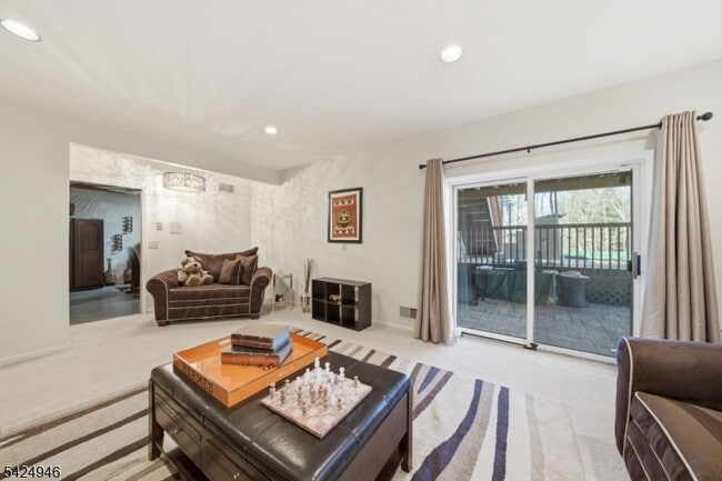 Building Photo - 11 Rosewood Ln