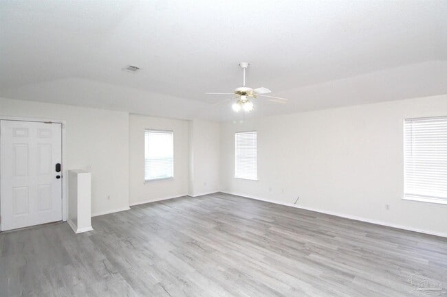 Building Photo - 2432 Gulf Breeze Ave