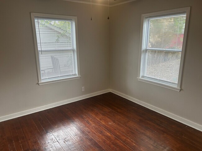 Building Photo - 714 S Norwood Ave
