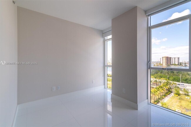 Building Photo - 400 Sunny Isles Blvd
