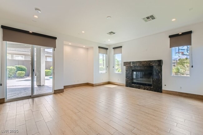 Building Photo - 729 Pinnacle Heights Ln