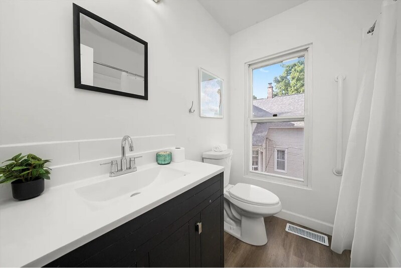 Building Photo - 628 S Liberty St