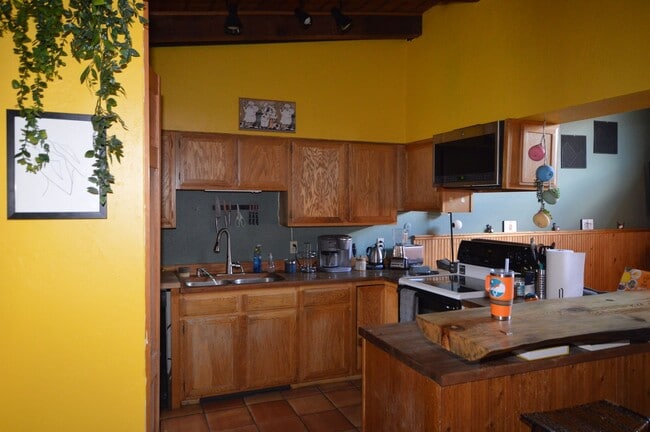 Building Photo - 2 Bed / 2 Bath Condo for Rent – Riverbend Subdivision, Crested Butte