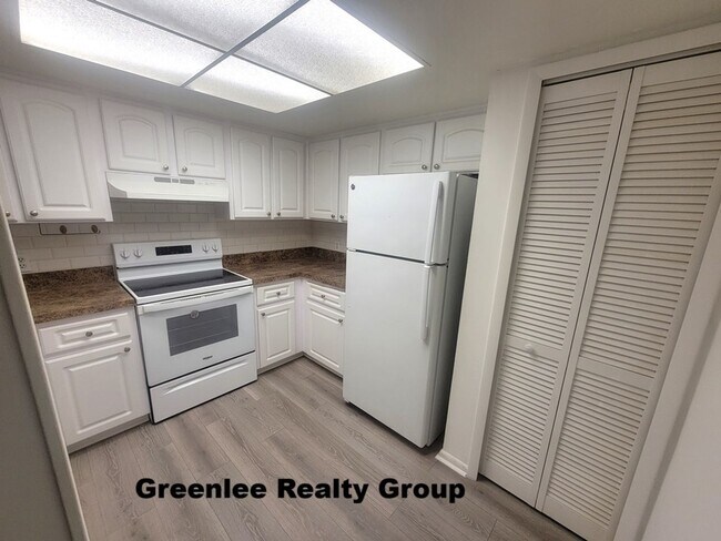 Building Photo - Don’t Miss This Spacious 3 Bedroom / 2 Bath Condo in Baywood Meadows!