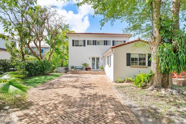 Building Photo - Northeast 5th Avenue Road, Miami Shores, FL 33138 - 5 BR 4 BA single-family home