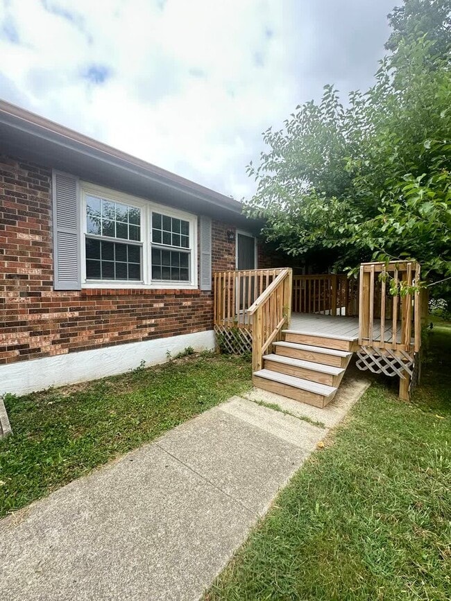 Building Photo - 732 Faulkner Ave