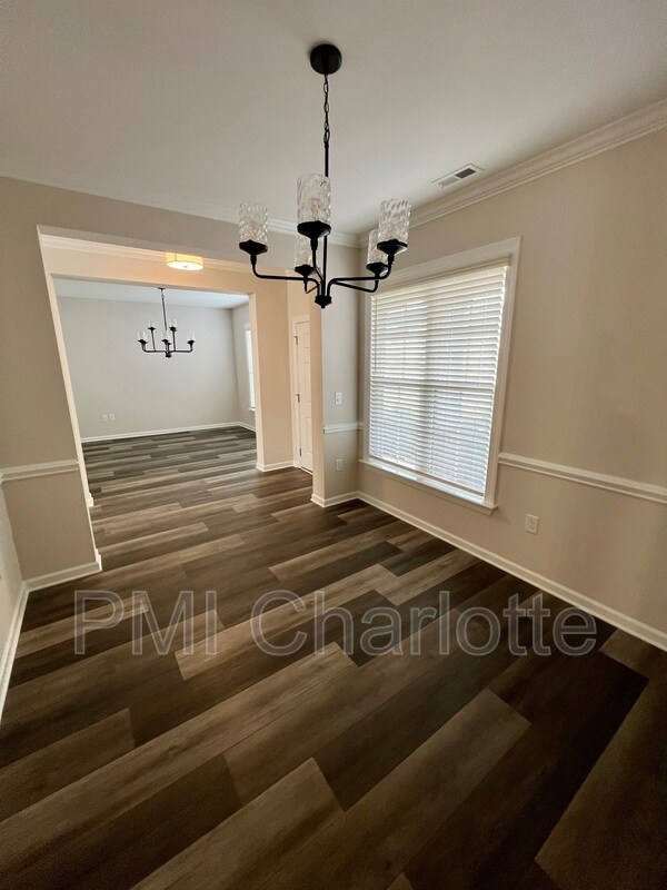 Building Photo - 1135 Overlake Dr