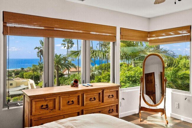 Building Photo - 701 N Granados Ave