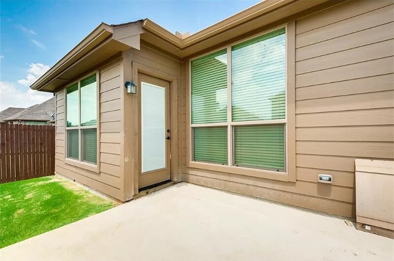 Building Photo - 820 Lake Meadow Ln