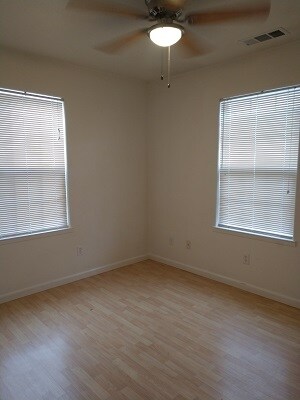Building Photo - 1403 N Cherry St