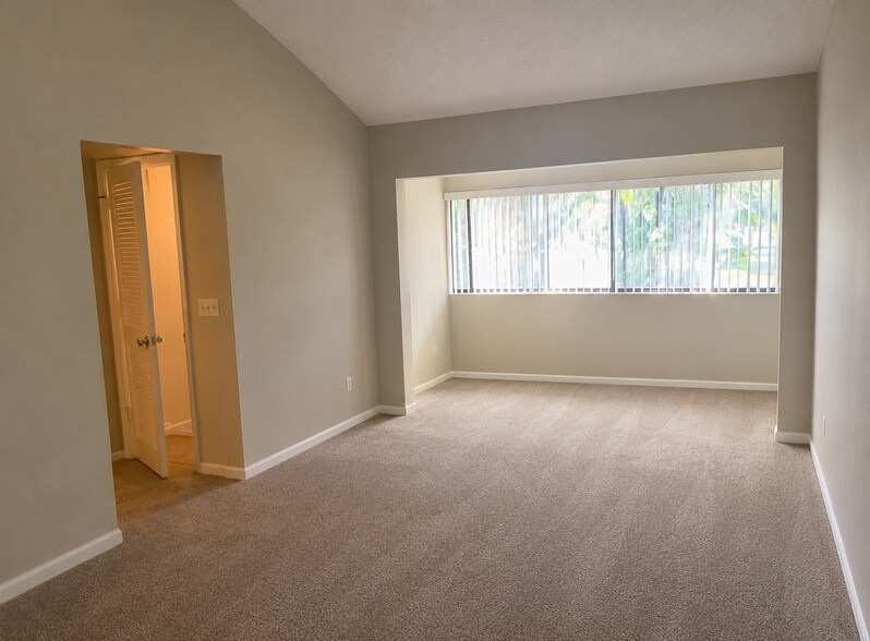 Building Photo - 4205 Fairway Cir
