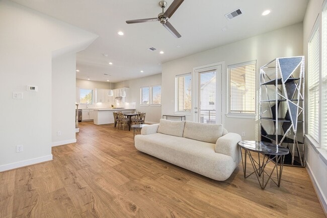 Building Photo - 6302 Chelsea Falls Ln