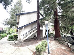 Building Photo - 1034 Summermist Ct