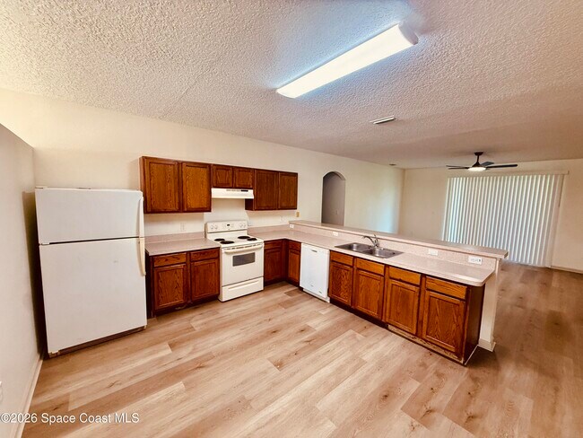 Building Photo - 3206 Tarpon Ave SE