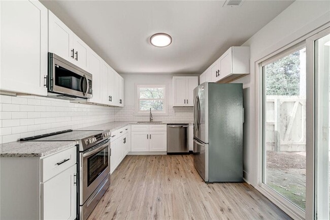 Building Photo - 1060 Mathews Ct