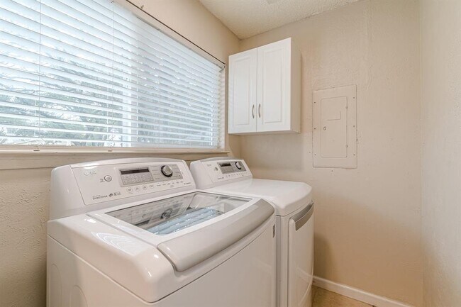 Building Photo - 8 Spalding Cir