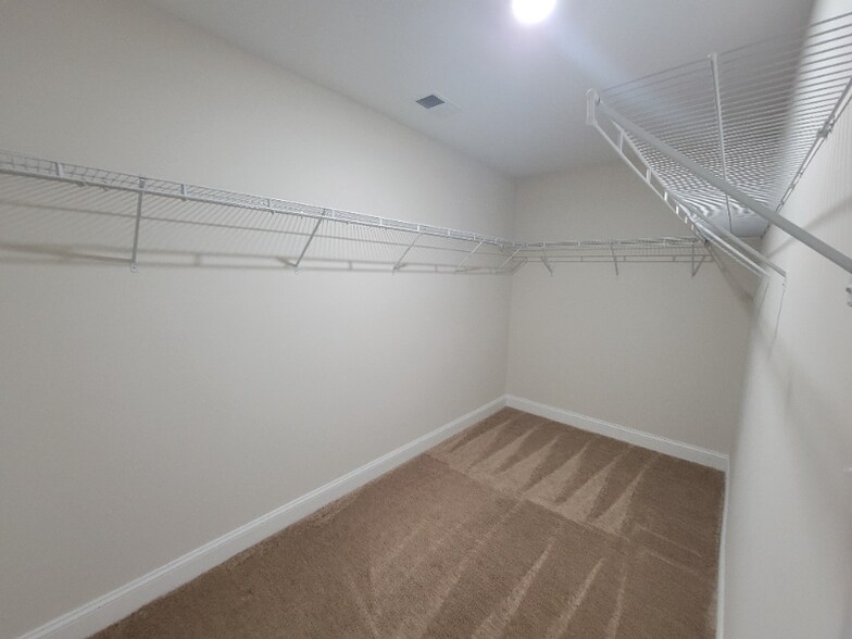 Building Photo - 10054 Roulette Dr