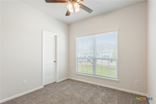 Building Photo - 2823 Fox River Dr