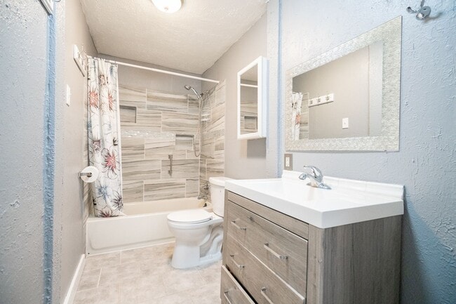 Building Photo - Beautiful 2 Bed 1 bath Home in OKC!