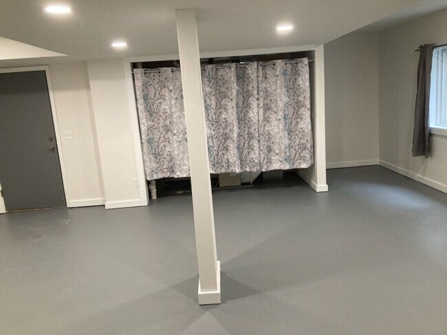 Building Photo - 1512